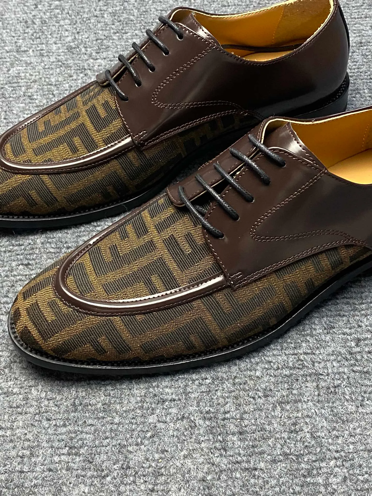 Factory price 960FENDI Fendi men's breathable and comfortable leather shoes. Original development. The leather outsole is made of leather. Counters copy one to one. Imported counter cowhide. Imported water dyes cattle. 38 to 44. (45.46. can be ordered. 47.